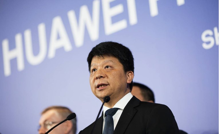 Huawei tuži SAD